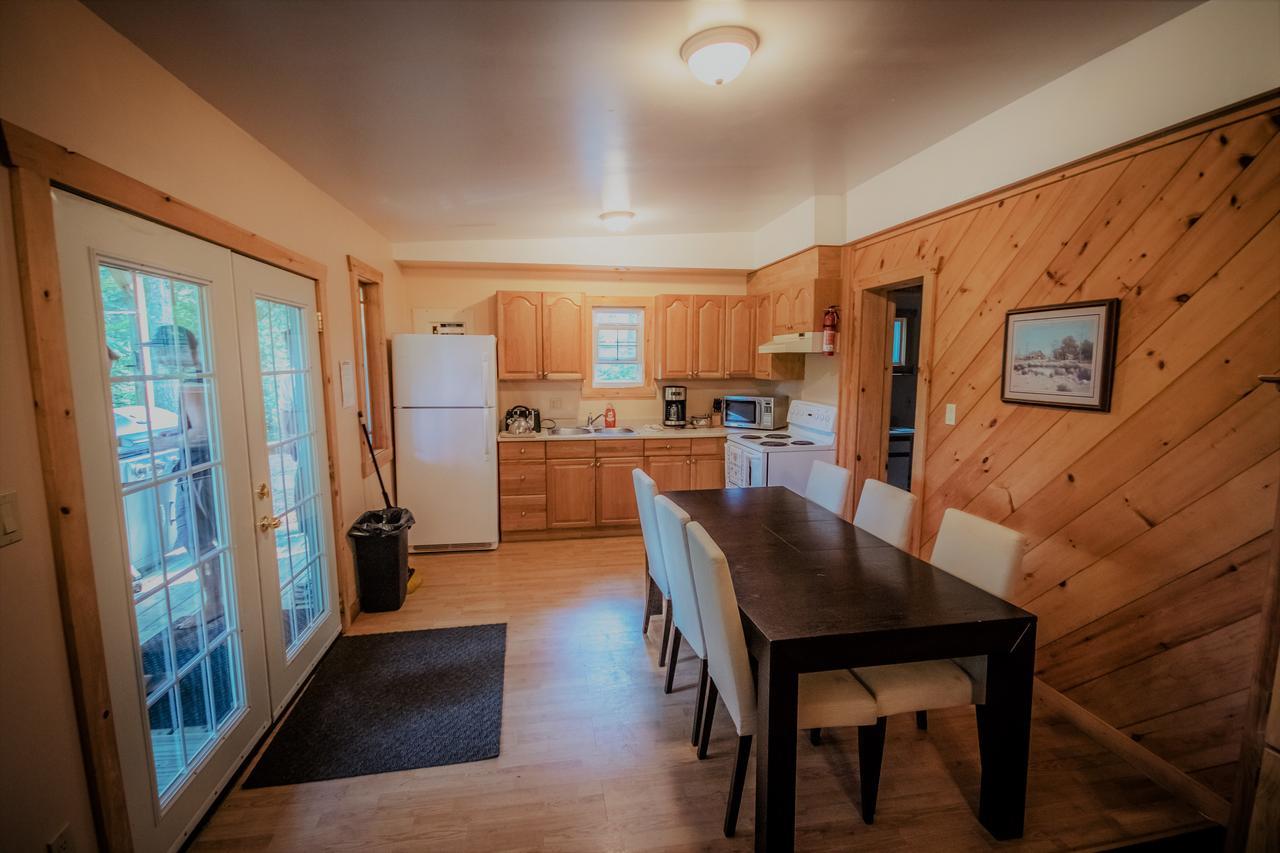 High Falls Bay Cottages, Camping & Waterpark Bracebridge Exteriör bild