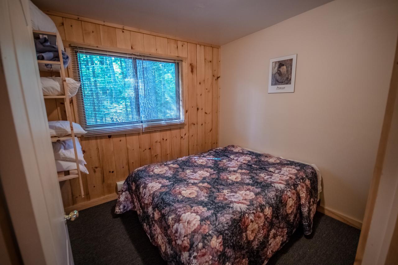 High Falls Bay Cottages, Camping & Waterpark Bracebridge Exteriör bild